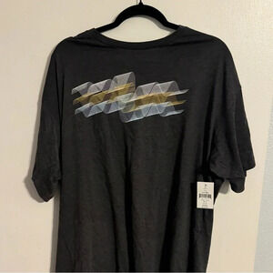 Black & Gold 3D Graphic Tee: Casual Vibes